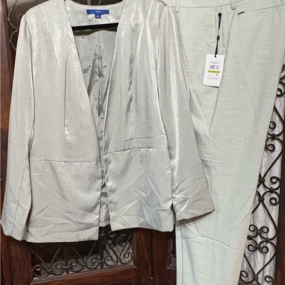 BUNDLE Chic Pale Green Women's Suit Set - Picture 1 of 1